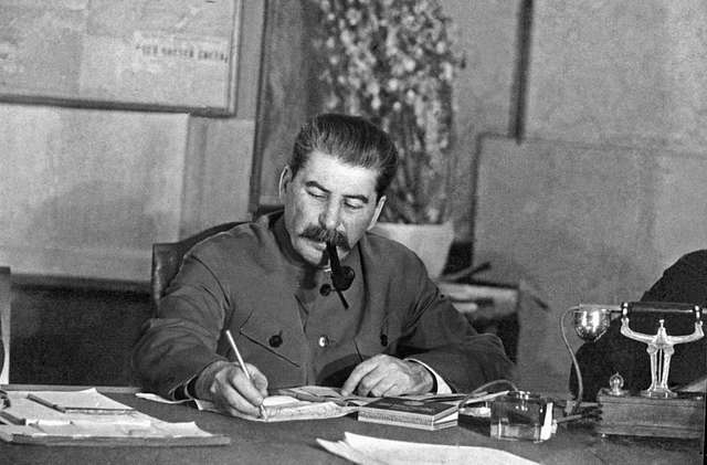 stalin în biroul propriu