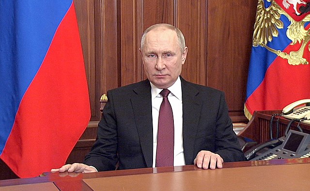 vladimir putin declarând război ucrainei